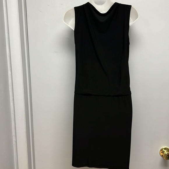 Scarlett Scoop Neck Peek a Boo Sequined Dress Size 8 - Picture 4 of 9